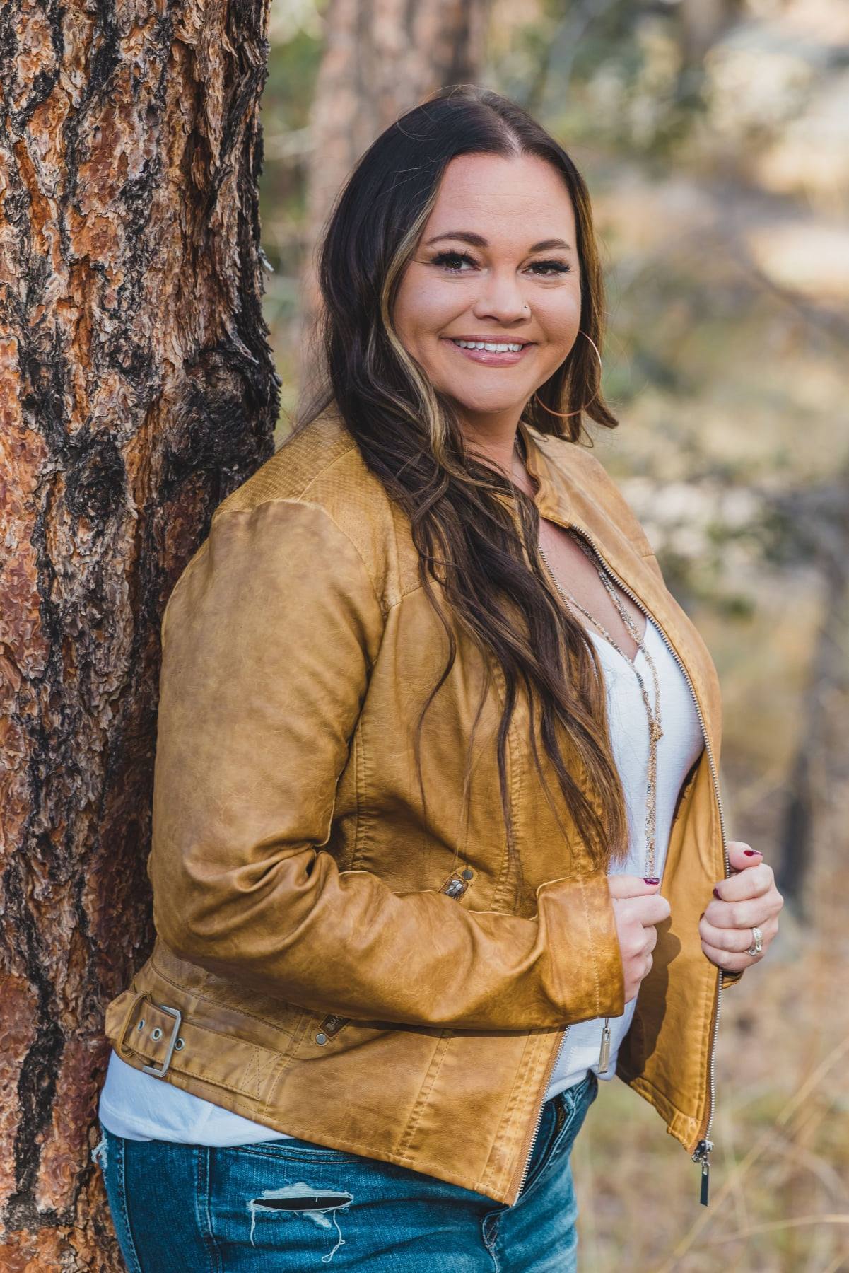 Kim Headshot 2.9.22 (1)